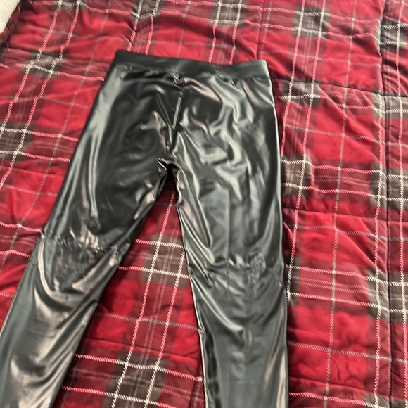Faux leather leggings - Picture 3 of 3